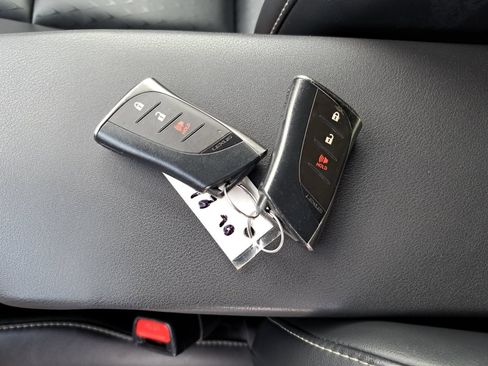 Used 2022 Lexus UX 200 w/ Accessory Package (Z2) FWD image 39