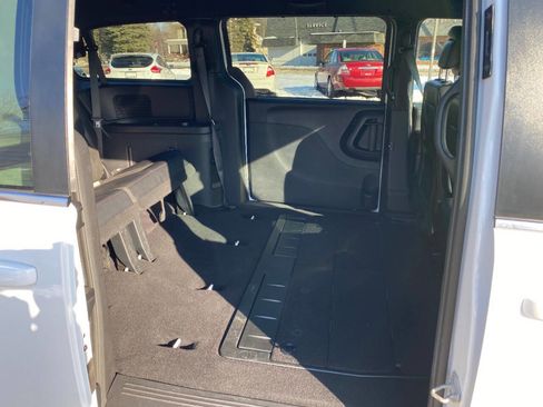 Used 2019 Dodge Grand Caravan SXT image 40