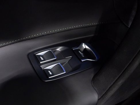 Used 2026 McLaren 750S Spider RWD image 42