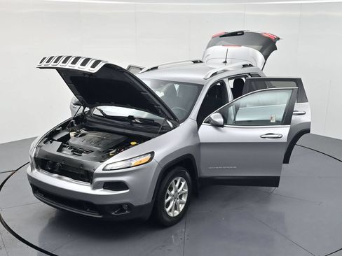 Used 2016 Jeep Cherokee Latitude w/ Safety/Convenience Group AWD/4WD image 55