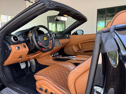 Used 2012 Ferrari California image 23
