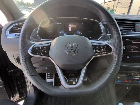 Used 2024 Volkswagen Tiguan SE R-Line image 18