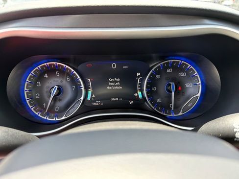 Used 2024 Chrysler Pacifica Touring-L FWD image 24