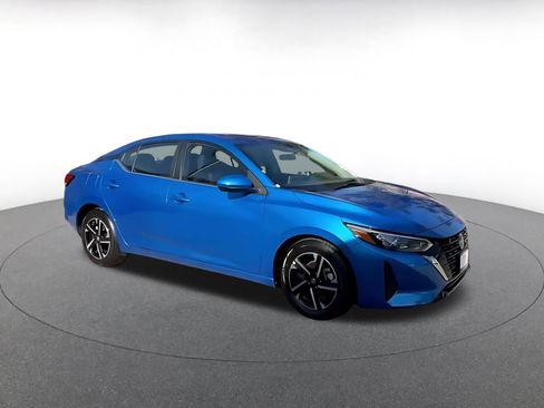Used 2025 Nissan Sentra SV FWD image 2