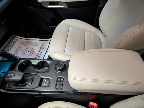 Used 2024 Ford Ranger Lariat w/ Trailer Tow Package image 17