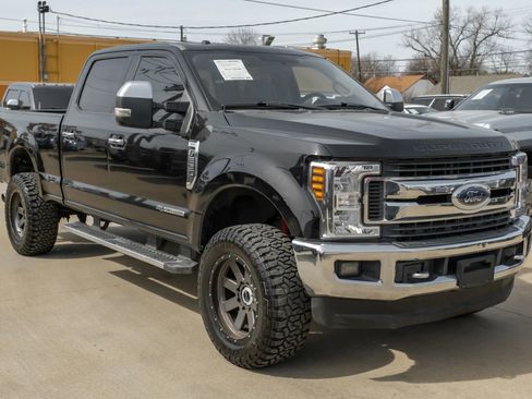 Used 2017 Ford F250 XLT w/ XLT Premium Package AWD/4WD image 7