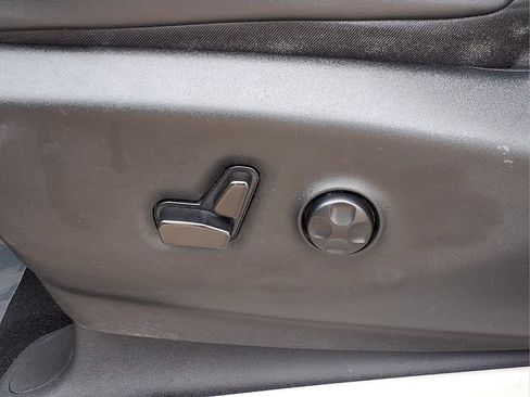 Used 2023 Chrysler Pacifica Limited FWD image 23