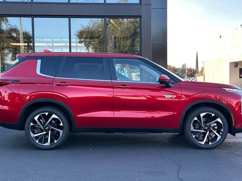 New 2025 Mitsubishi Outlander SE image 4