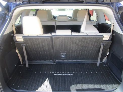 Used 2020 Toyota Highlander Limited image 14