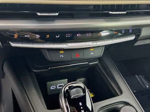 Used 2025 Cadillac XT4 Premium Luxury FWD image 15