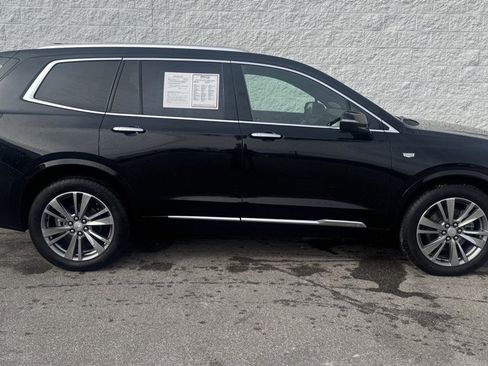 Used 2025 Cadillac XT6 Premium Luxury image 2