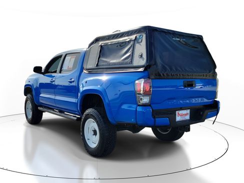 Used 2020 Toyota Tacoma TRD Sport AWD/4WD image 3