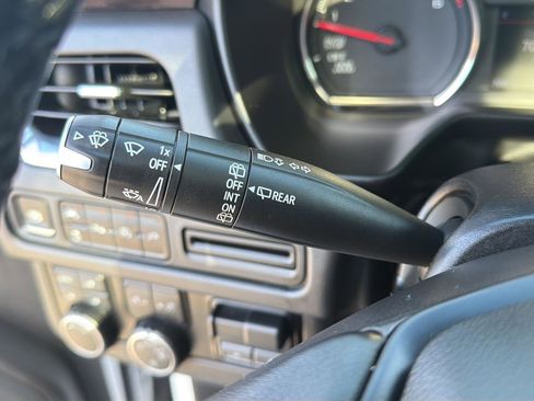 Used 2021 Chevrolet Tahoe LT w/ LT Signature Package image 28