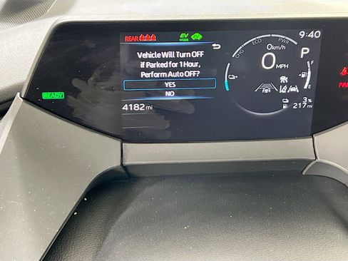 Used 2025 Toyota Prius Plug-In Hybrid image 12