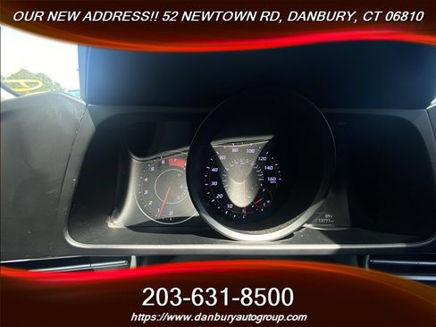 Used 2023 Hyundai Elantra SEL w/ Preferred Accessory Package FWD image 12