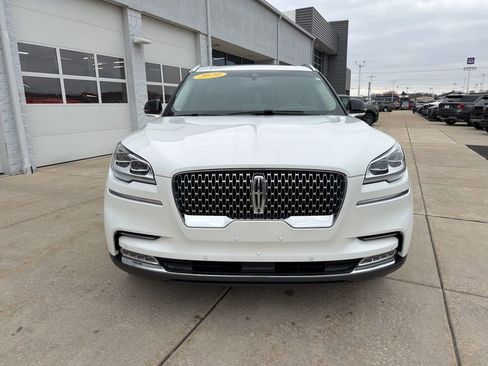 Used 2020 Lincoln Aviator Reserve w/ Equipment Group 202A image 2