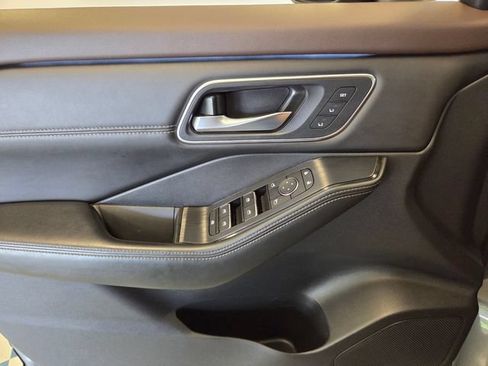 Used 2023 Nissan Rogue Platinum FWD image 29