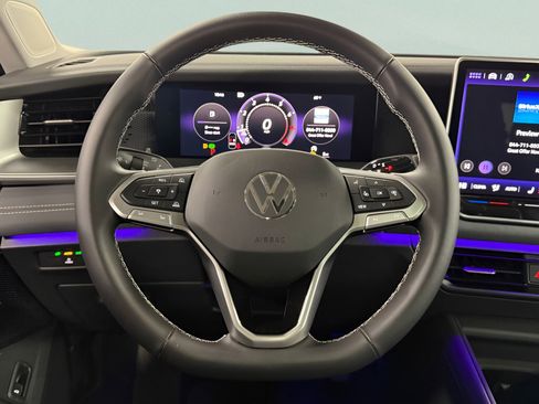 New 2026 Volkswagen Tiguan SE image 11