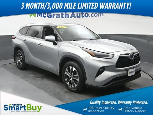 Used 2023 Toyota Highlander XLE AWD/4WD image 1