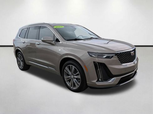 Used 2022 Cadillac XT6 Premium Luxury w/ Technology Package FWD image 2