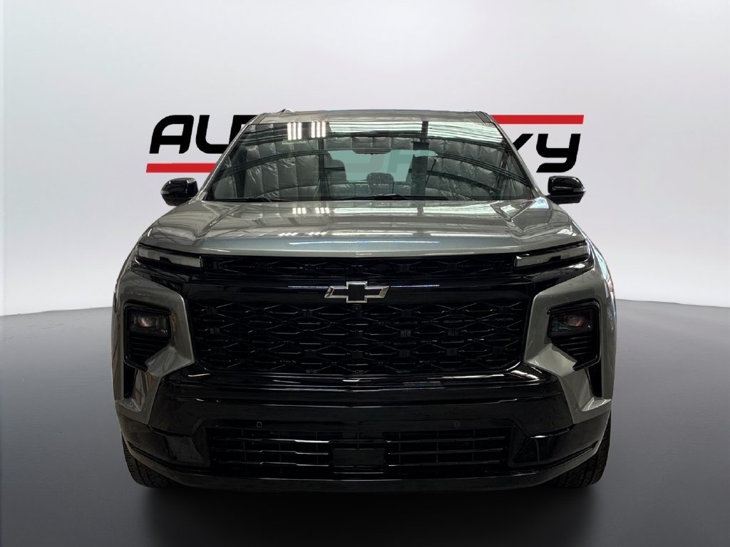 Used 2024 Chevrolet Traverse RS FWD image 2