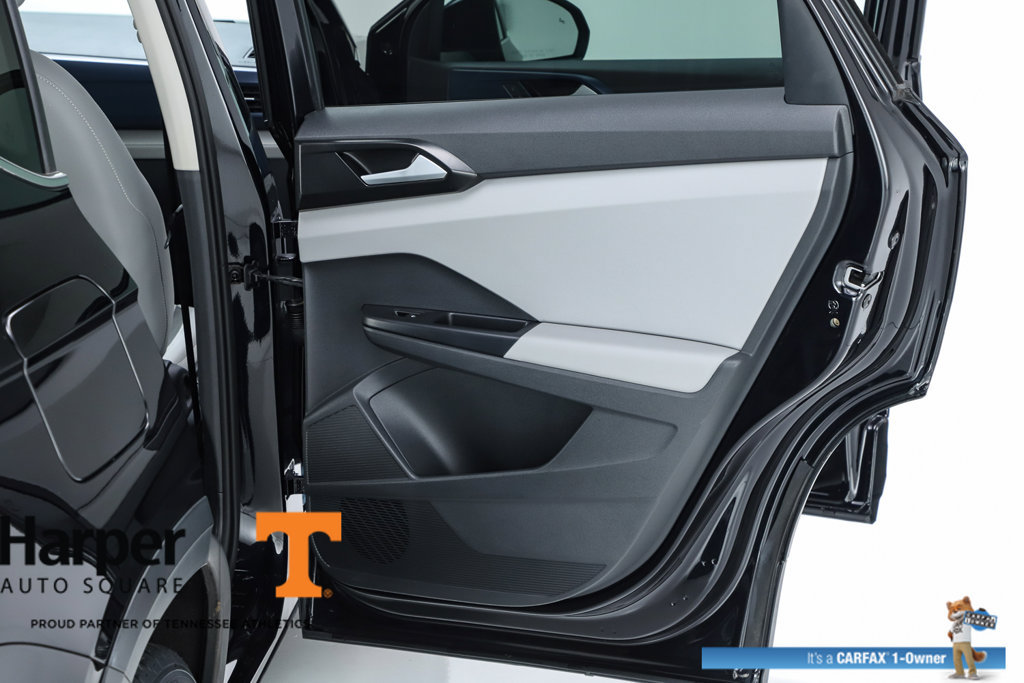 Used 2023 Volkswagen Taos SE w/ Panoramic Sunroof Package AWD/4WD image 30