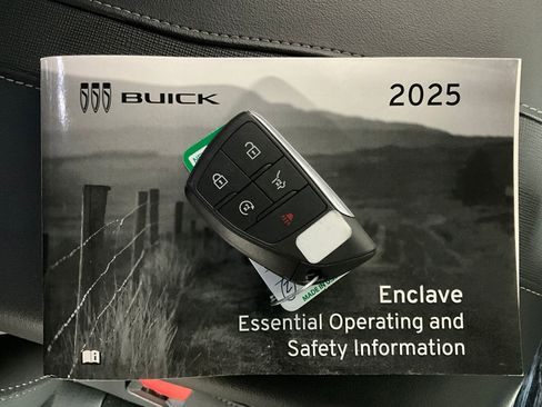 Used 2025 Buick Enclave Sport Touring AWD/4WD image 13