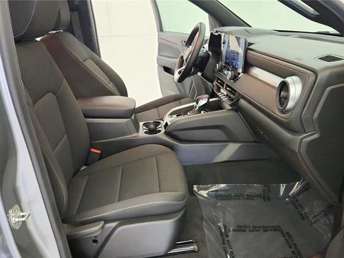 Used 2025 Chevrolet Colorado LT AWD/4WD image 37