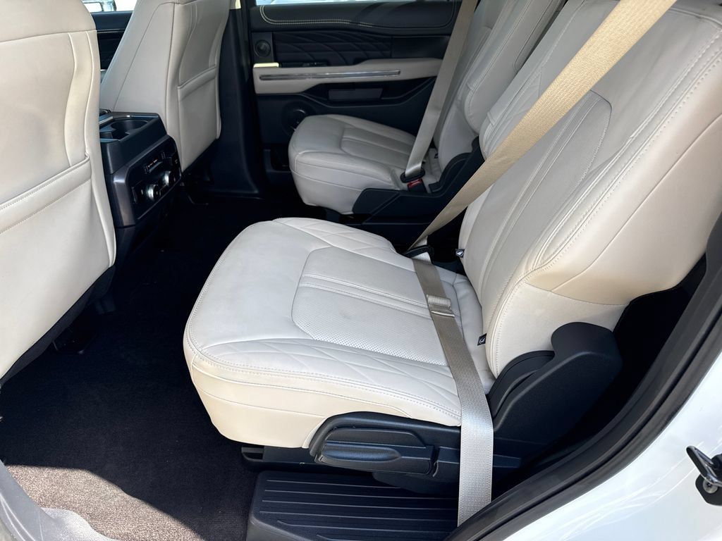 Used 2023 Ford Expedition Platinum RWD image 20
