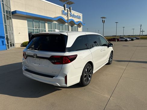 New 2027 Honda Odyssey Elite image 5