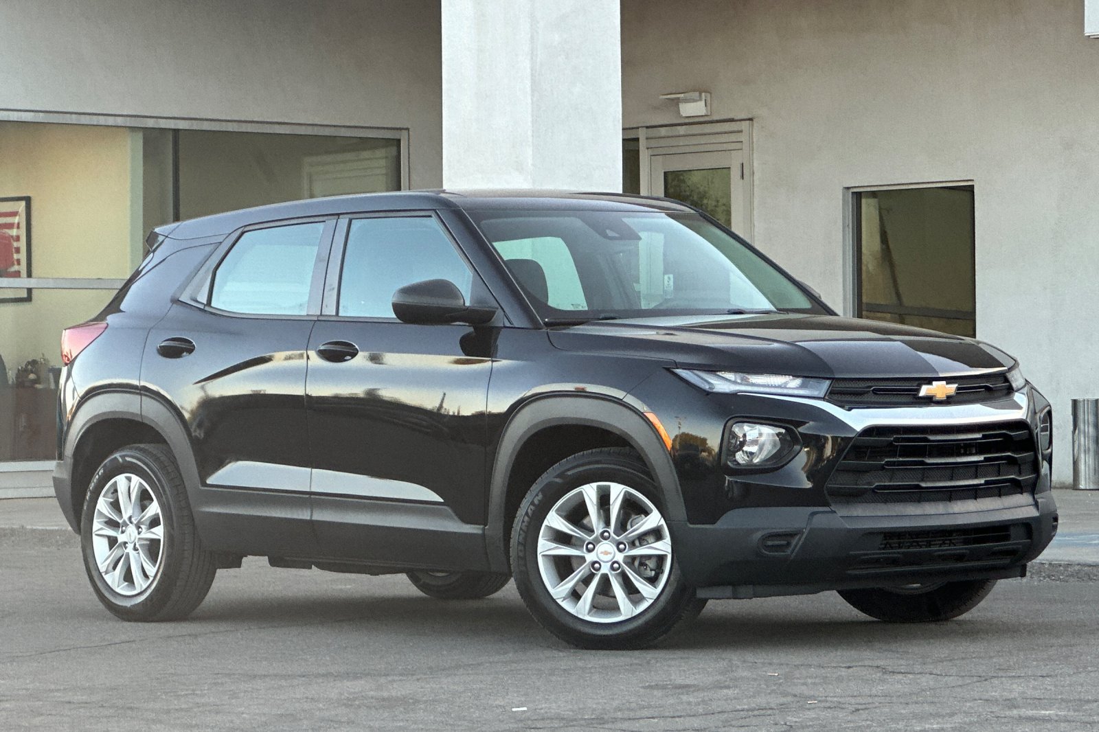 Used 2023 Chevrolet TrailBlazer LS FWD image 2