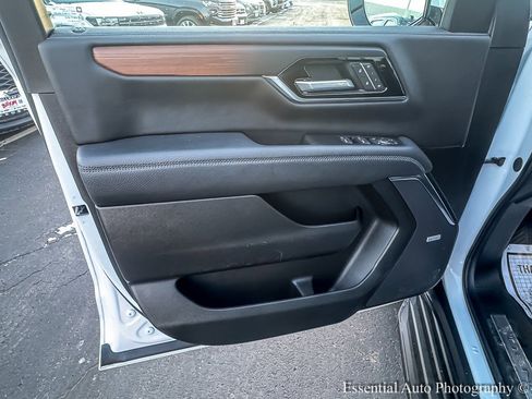 Used 2025 GMC Yukon Denali image 33