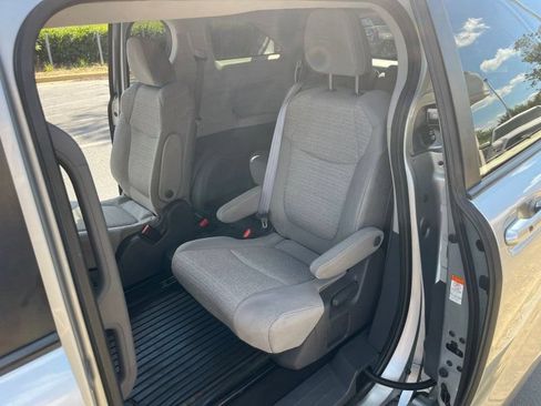 Used 2021 Toyota Sienna LE FWD image 13