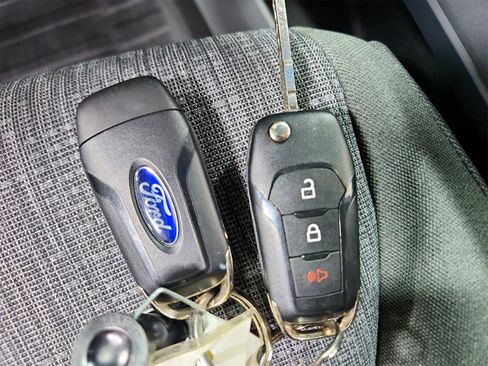 Used 2023 Ford F150 XLT w/ XTR Package image 30