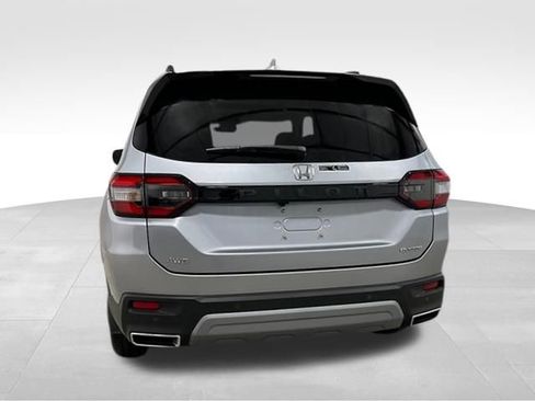 New 2025 Honda Pilot Touring image 4