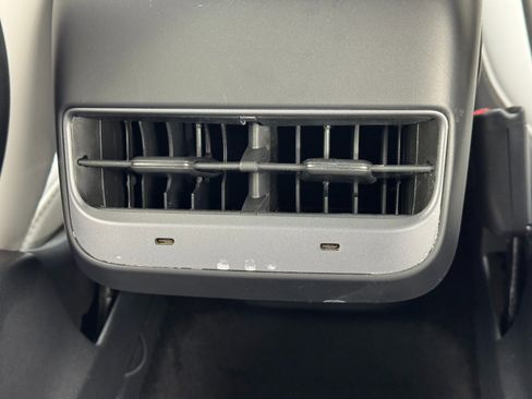 Used 2021 Tesla Model Y Long Range image 34