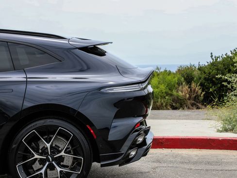 Used 2022 Aston Martin DBX AWD/4WD image 40