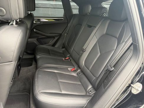 Certified 2020 Porsche Macan AWD/4WD image 13