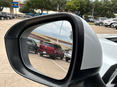 Used 2025 Nissan Rogue SV FWD image 19
