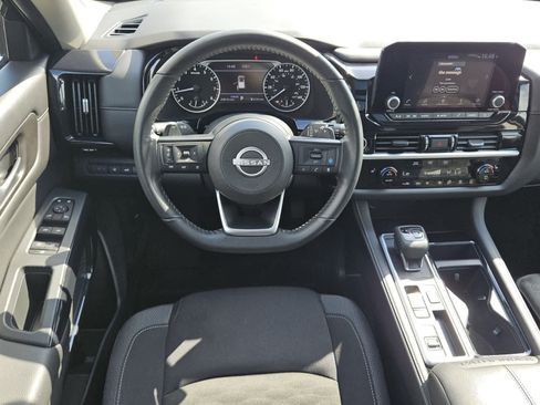 Used 2024 Nissan Pathfinder SV w/ SV Premium Package FWD image 5
