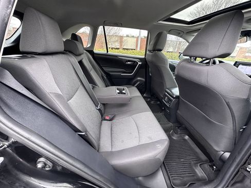 Used 2021 Toyota RAV4 XLE w/ Convenience Package image 13