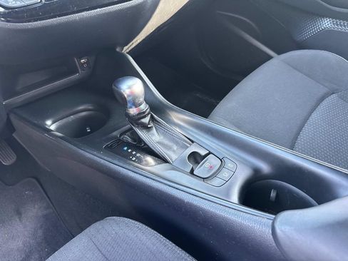 Used 2018 Toyota C-HR XLE FWD image 26