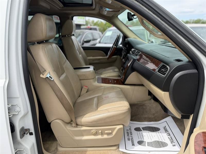 Used 2008 Chevrolet Suburban LTZ w/ LTZ Preferred Equipment Group AWD/4WD image 12
