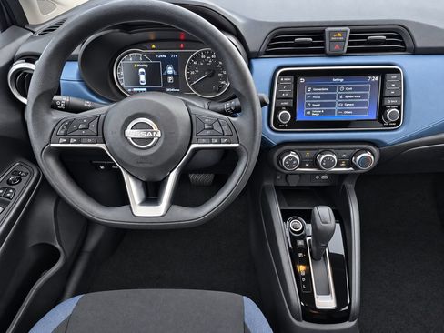 Used 2025 Nissan Versa SV FWD image 31