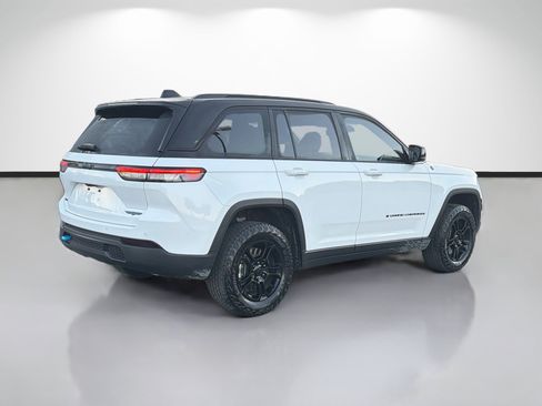 Used 2024 Jeep Grand Cherokee Trailhawk AWD/4WD image 3