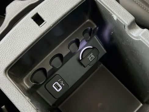 Used 2020 Jeep Cherokee Latitude Plus image 31