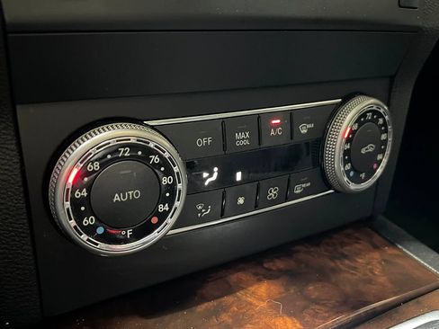 Used 2012 Mercedes-Benz GLK 350 4MATIC image 25