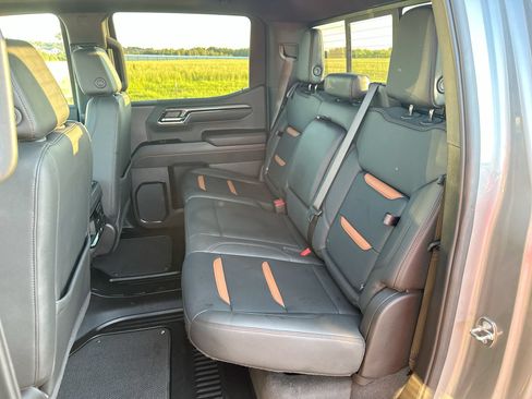 Used 2024 GMC Sierra 1500 AT4 w/ Technology Package AWD/4WD image 21