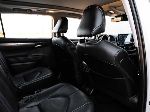 Used 2021 Toyota Highlander Platinum image 39