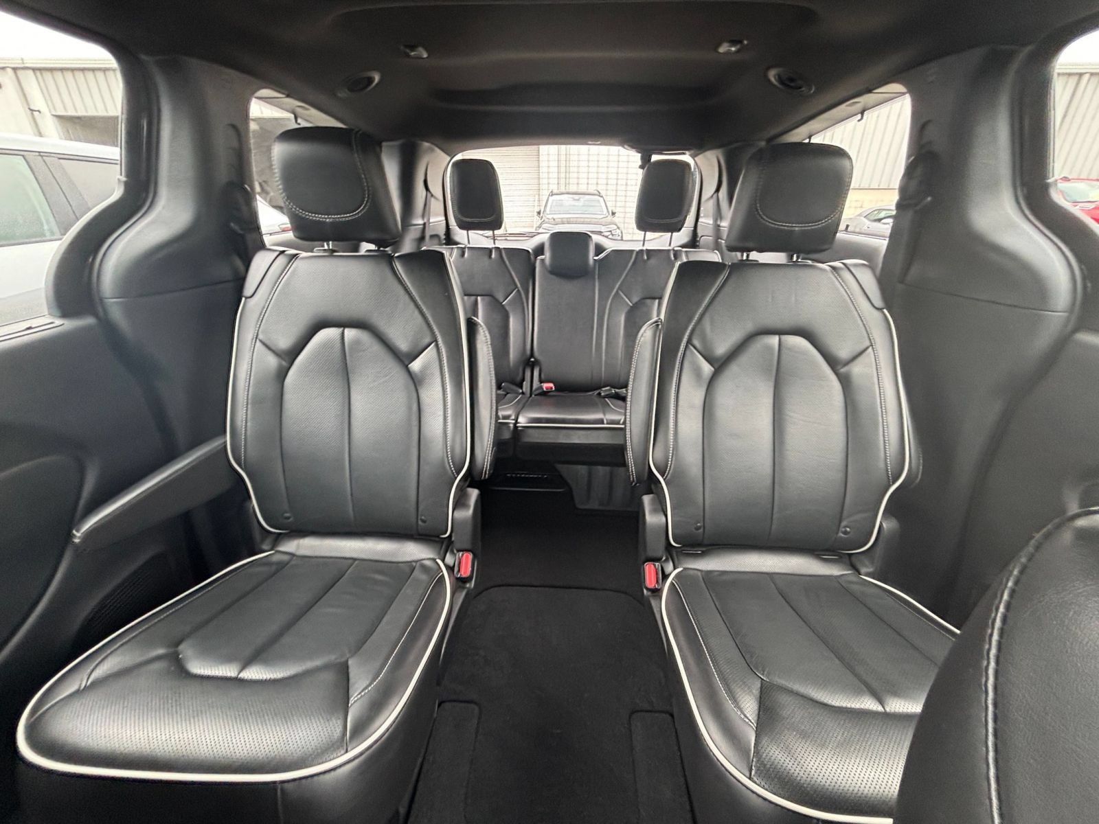 Used 2025 Chrysler Pacifica Limited FWD image 42